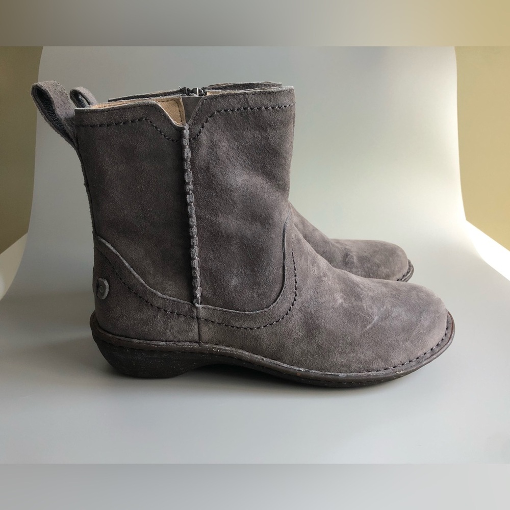 UGG Neevah Women’s Sheepskin Lined Boots Grey Size: US 8